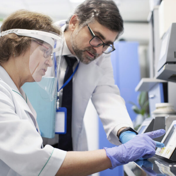 doctors-working-together-medical-research